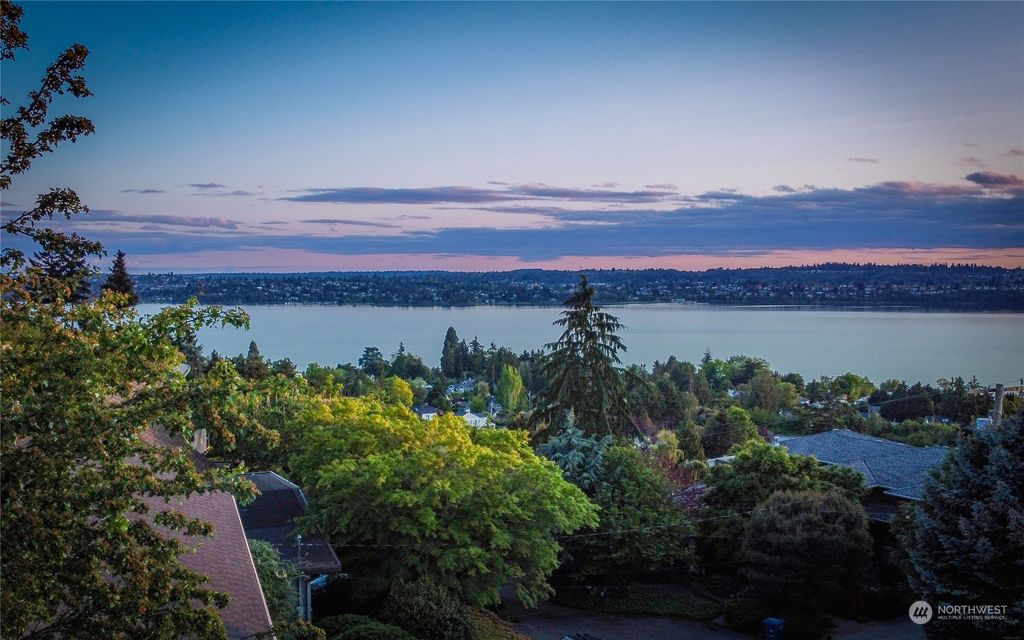 Photo of 2707 70th Avenue SE, Mercer Island, WA 98040 (MLS # 2242814)