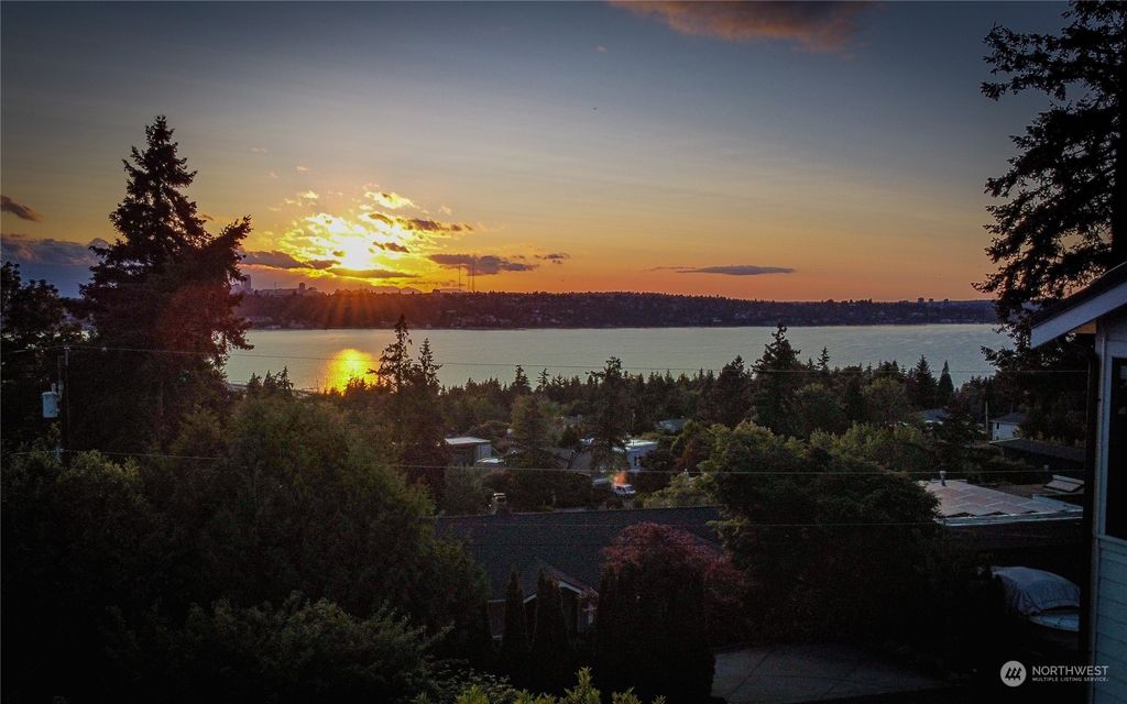 Photo of 2707 70th Avenue SE, Mercer Island, WA 98040 (MLS # 2242814)