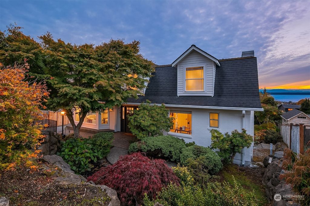 Photo of 616 View Place, Edmonds, WA 98020 (MLS # 2306139)