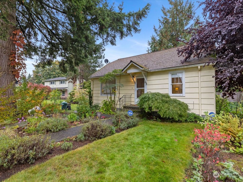 Photo of 1573 NE 177th Street, Shoreline, WA 98155 (MLS # 2300699)