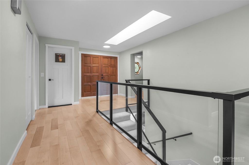 Photo of 760 W Sunset Way, Issaquah, WA 98027 (MLS # 2526523)