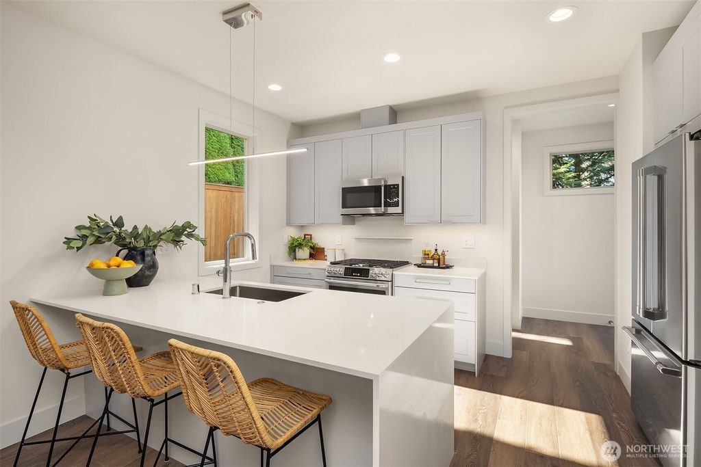 Photo of 641 18th Avenue W, Kirkland, WA 98033 (MLS # 2511273)