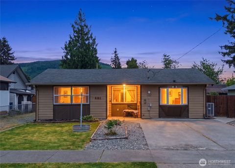 Photo of 621 Jameson St ST, Sedro Woolley, WA 98284 (MLS # 2530035)