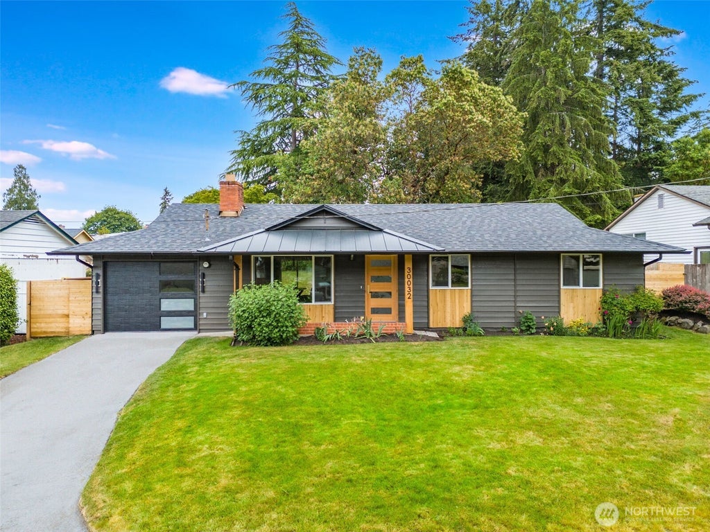Photo of 30032 5th Avenue SW, Federal Way, WA 98023 (MLS # 2551929)