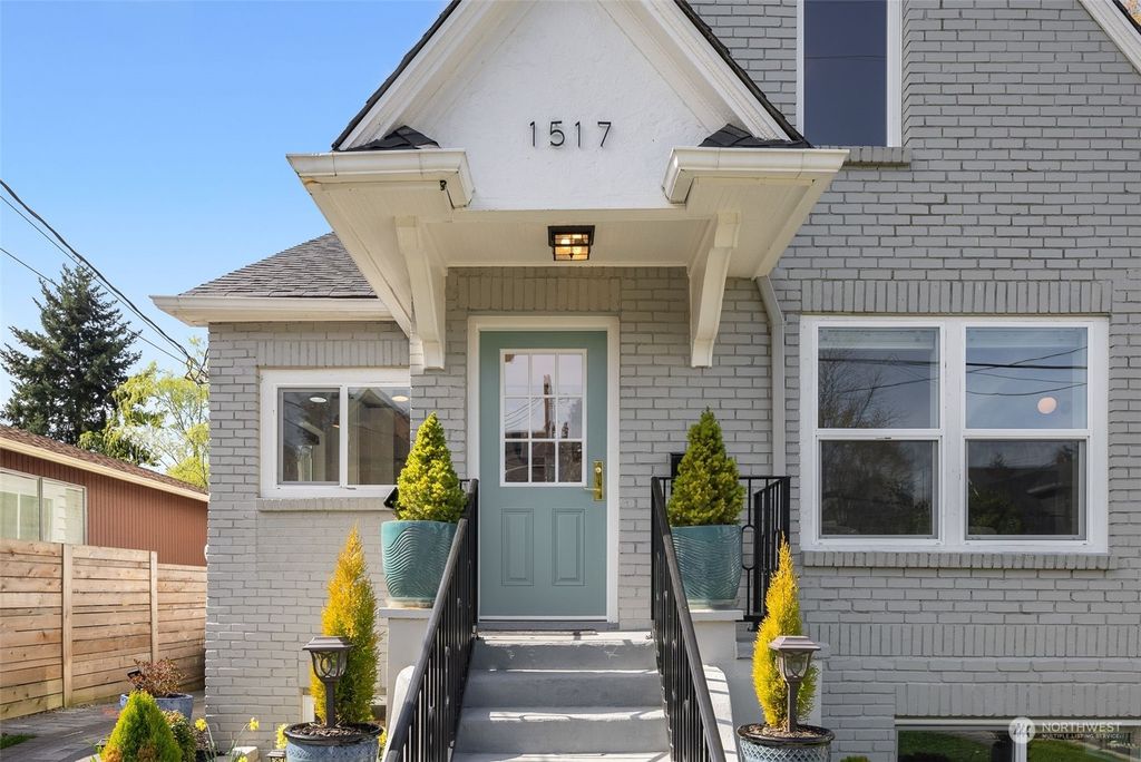 Photo of 1517 29th Avenue, Seattle, WA 98122 (MLS # 2213176)