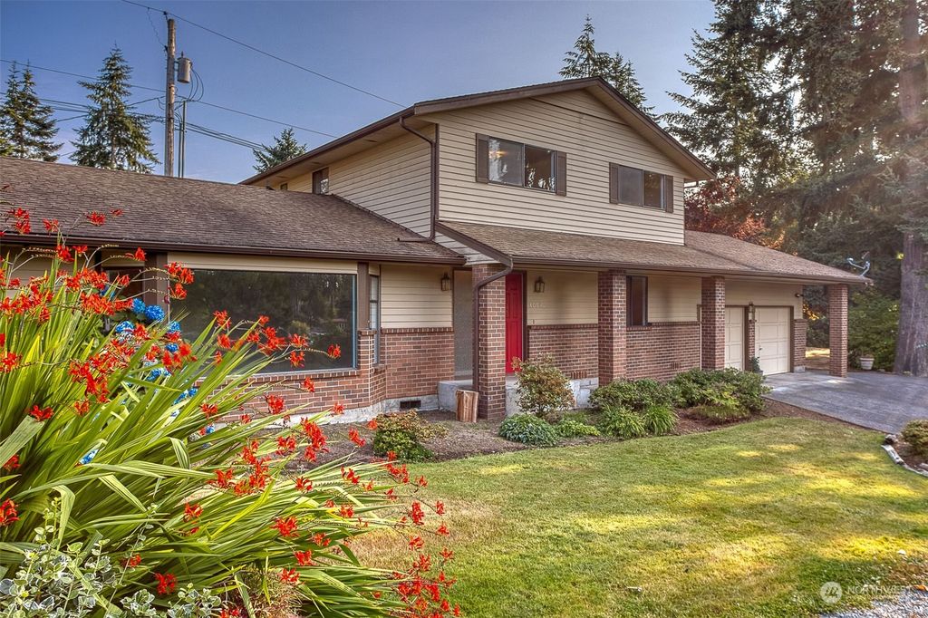 Photo of 30641 28th Avenue S, Federal Way, WA 98003 (MLS # 2273154)