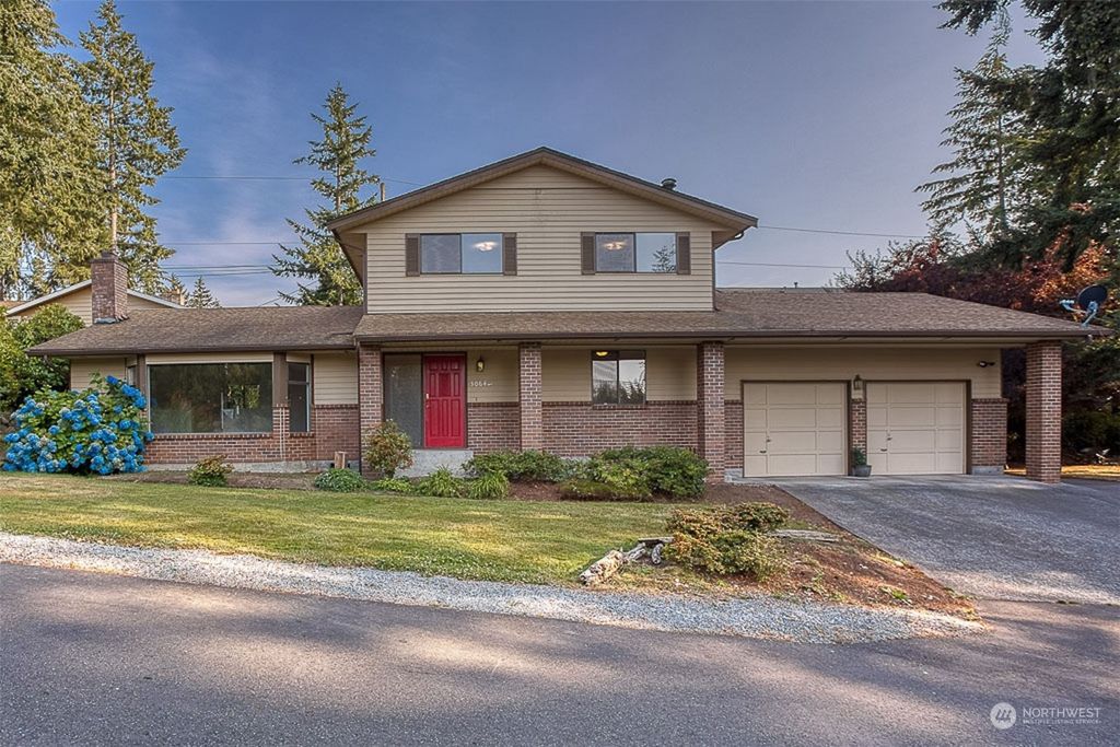 Photo of 30641 28th Avenue S, Federal Way, WA 98003 (MLS # 2273154)