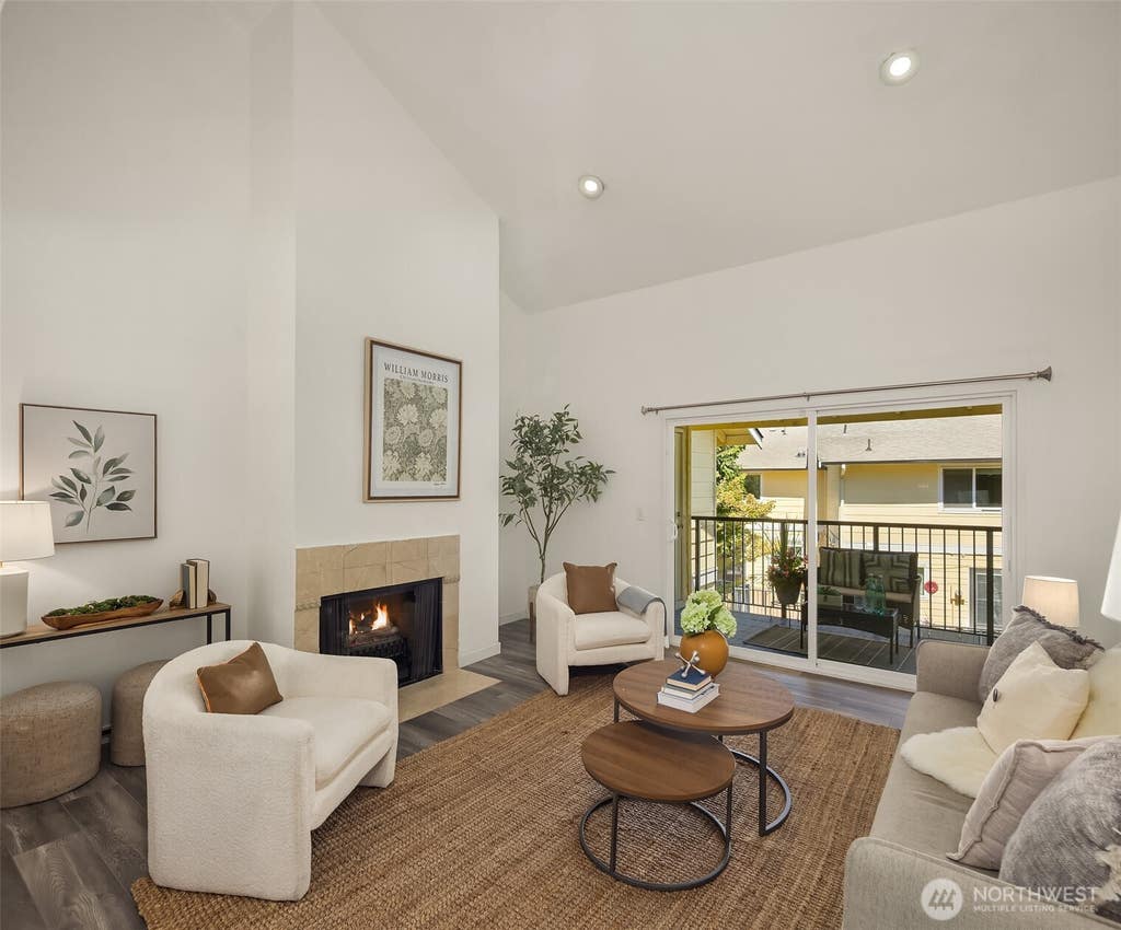 Photo of 14650 NE 50th Place #H8, Bellevue, WA 98007 (MLS # 2552648)