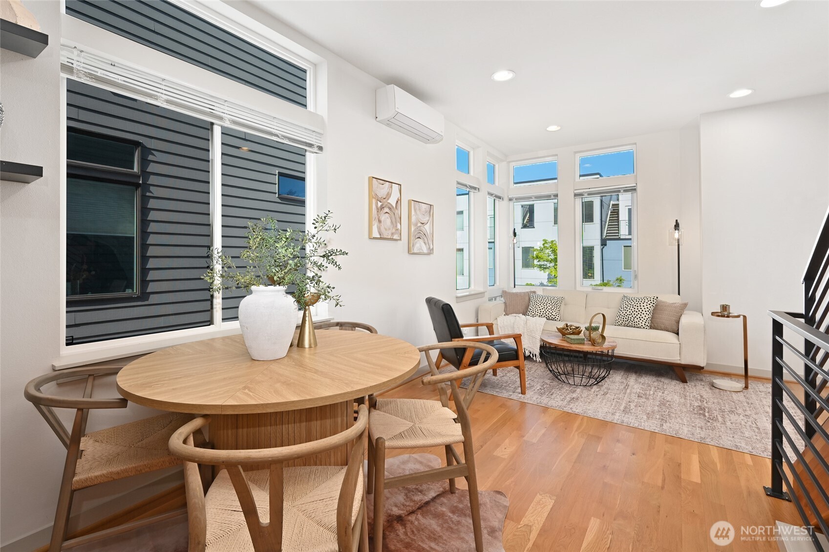 5044 Sand Point Place NE