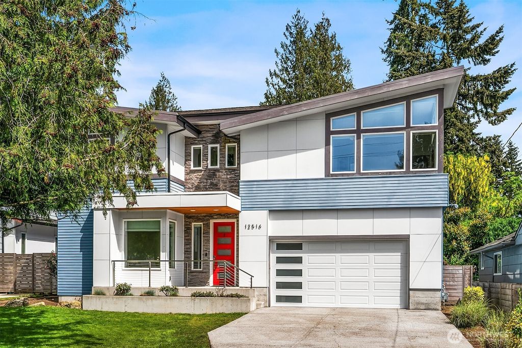Photo of 12516 Phinney Avenue N, Seattle, WA 98133 (MLS # 2522053)