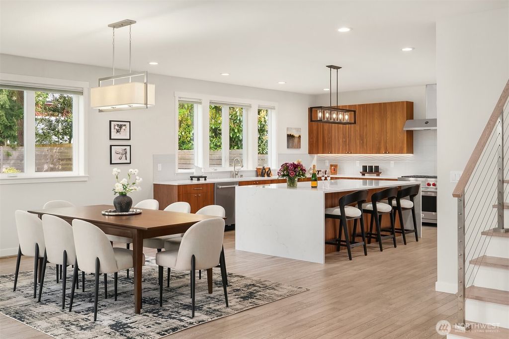 Photo of 12516 Phinney Avenue N, Seattle, WA 98133 (MLS # 2522053)