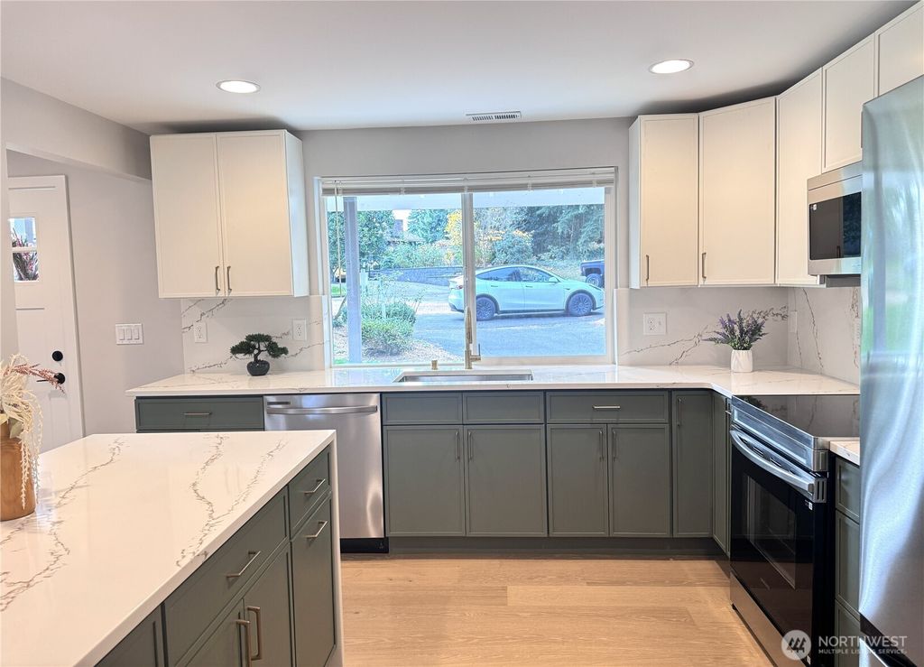 Photo of 316 NE 191st Street, Shoreline, WA 98155 (MLS # 2438868)