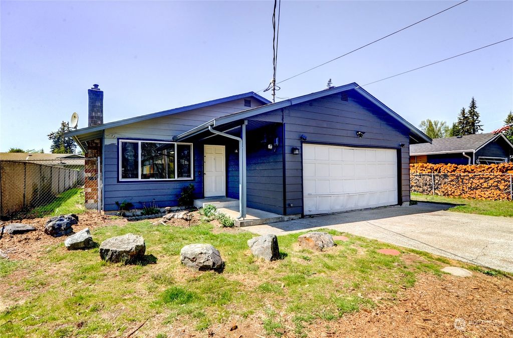 Photo of 1321 Cedar Avenue, Marysville, WA 98270 (MLS # 2219933)