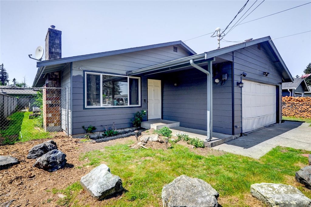 Photo of 1321 Cedar Avenue, Marysville, WA 98270 (MLS # 2219933)