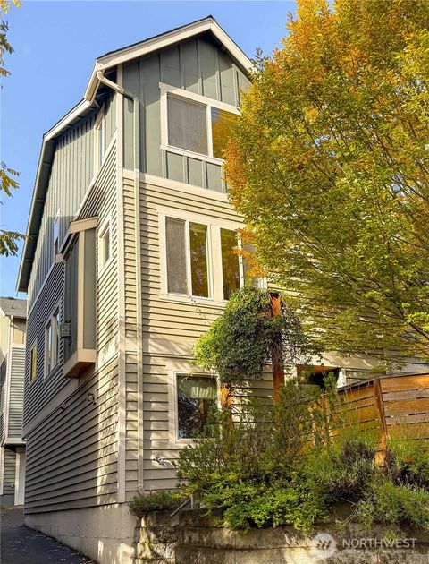 Photo of 1006 N 39th Street, Seattle, WA 98103 (MLS # 2451407)