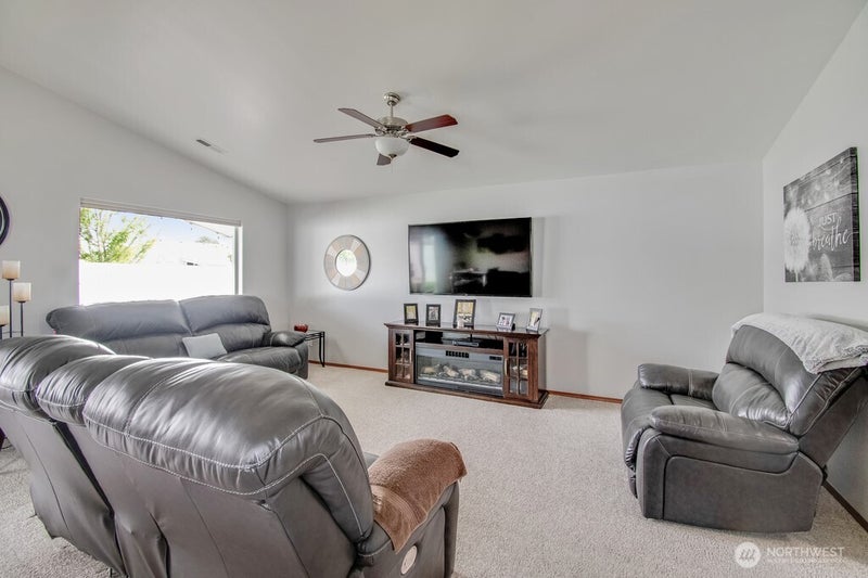 1534 Larkspur Drive