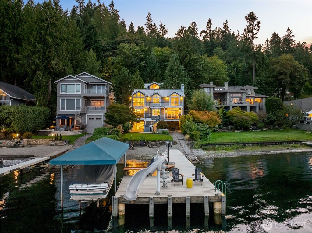 Photo of 528 W Lake Sammamish Parkway SE, Bellevue, WA 98008 (MLS # 2432027)