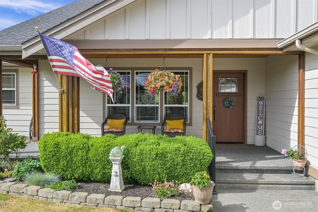 Photo of 502 Westview Place, Nooksack, WA 98276 (MLS # 2525155)