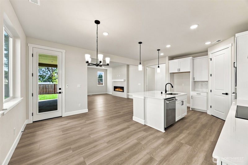 2220 Oak Court 1