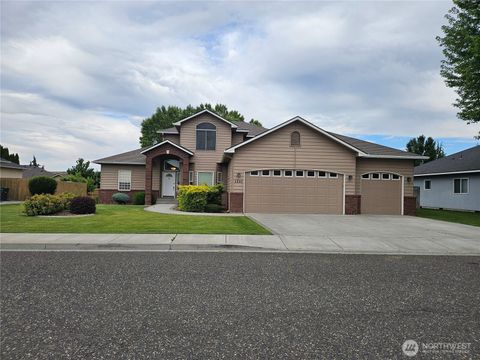 Photo of 1240 Vintage Avenue, Richland, WA 99352 (MLS # 2396710)