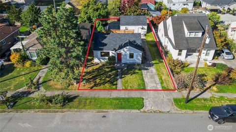 Photo of 1221 S 12th Street, Mount Vernon, WA 98274 (MLS # 2442819)