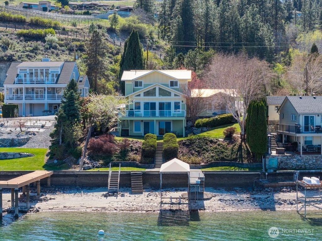 Photo of 1606 S Lakeshore Road, Chelan, WA 98816 (MLS # 2500400)