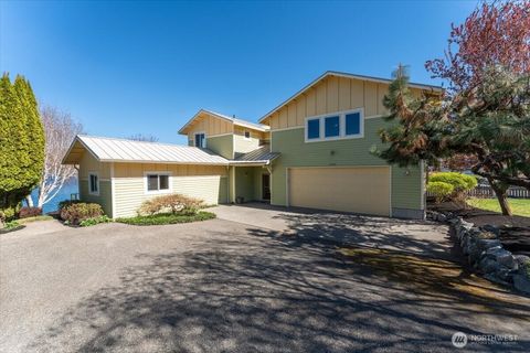 Photo of 1606 S Lakeshore Road, Chelan, WA 98816 (MLS # 2500400)