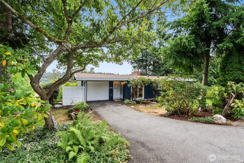 Photo of 15805 SE 12th Place, Bellevue, WA 98008 (MLS # 2584254)