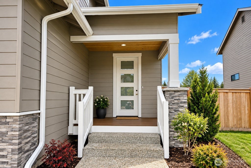 Photo of 726 Covington Avenue, Snohomish, WA 98290 (MLS # 2589340)
