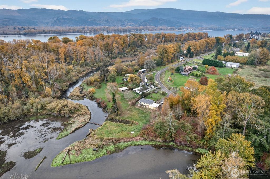 Photo of 340 E Sunny Sands Road, Cathlamet, WA 98612 (MLS # 2456854)