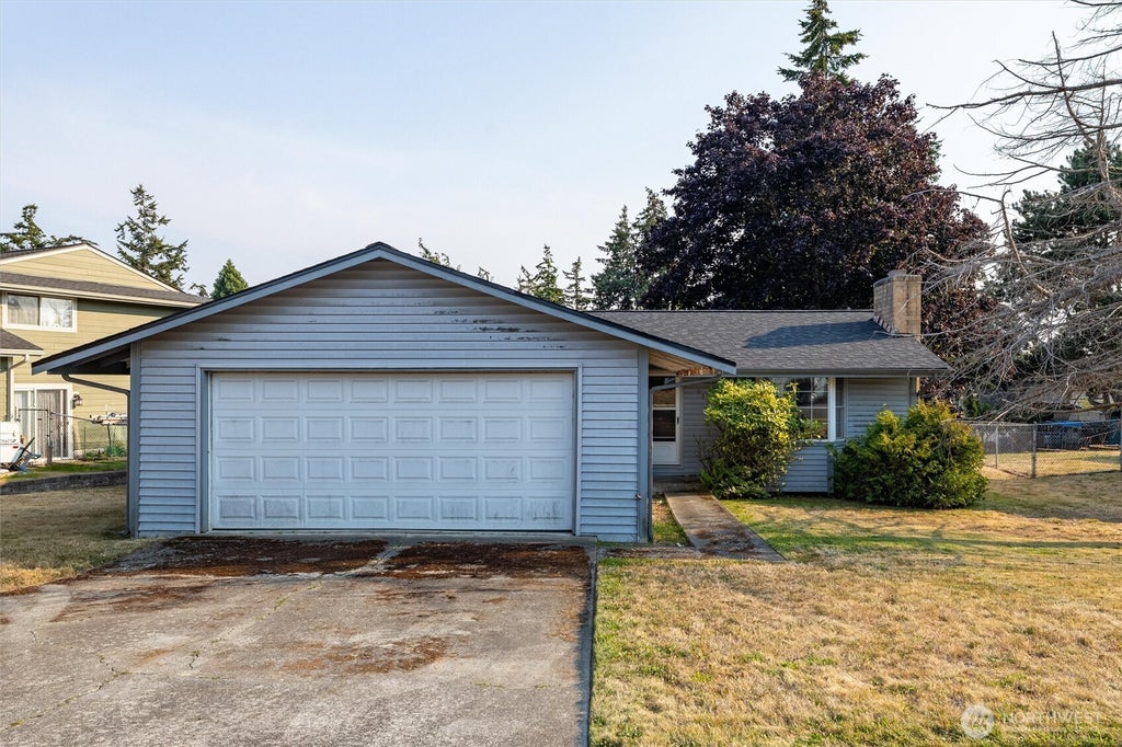 Photo of 613 NW Hyak Drive, Oak Harbor, WA 98277 (MLS # 2569495)