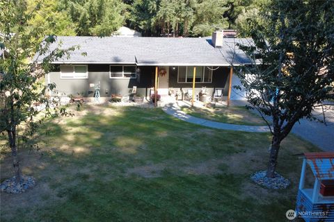 Photo of 132 Coyote Lane, Castle Rock, WA 98611 (MLS # 2463584)