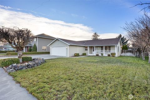 Photo of 2214 S Belair Drive, Moses Lake, WA 98837 (MLS # 2457692)