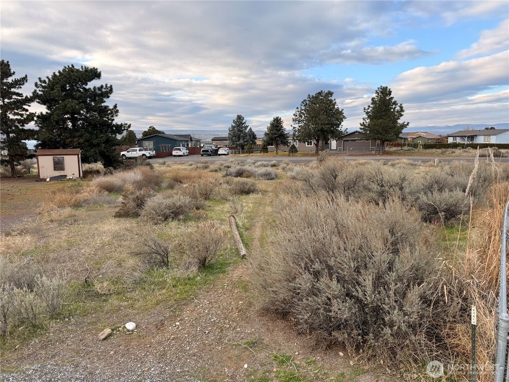 Photo of 306 Agate Lane SW, Mattawa, WA 99349 (MLS # 2470019)