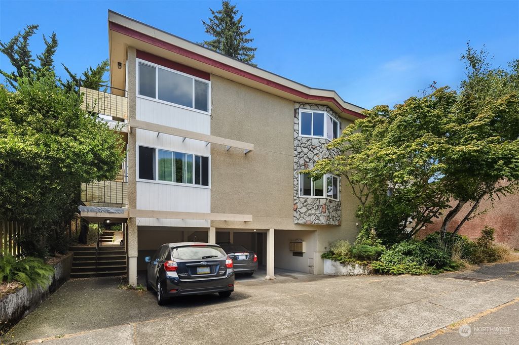 Photo of 4267 N Woodland Park Avenue, Seattle, WA 98103 (MLS # 2162503)