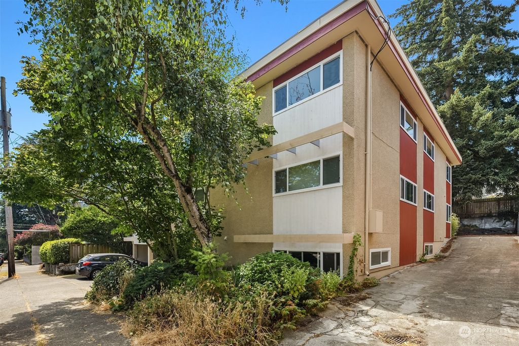 Photo of 4267 N Woodland Park Avenue, Seattle, WA 98103 (MLS # 2162503)