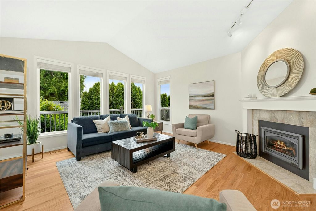 Photo of 1230 Oakwood Place NW, Issaquah, WA 98027 (MLS # 2374097)