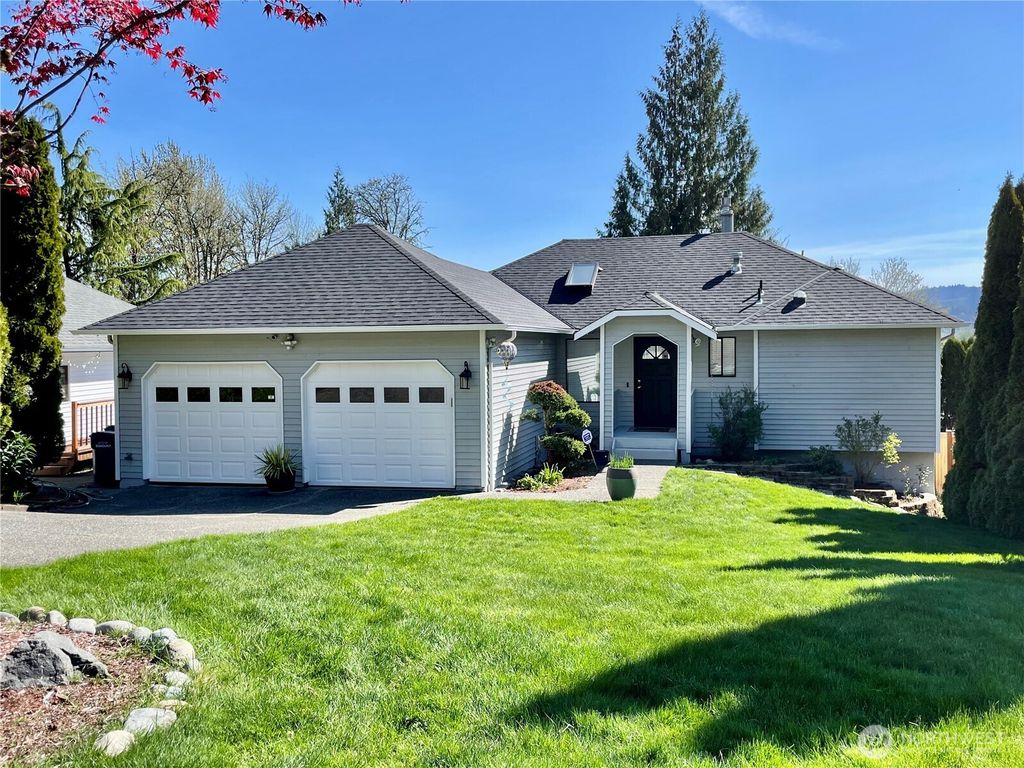 Photo of 1230 Oakwood Place NW, Issaquah, WA 98027 (MLS # 2374097)