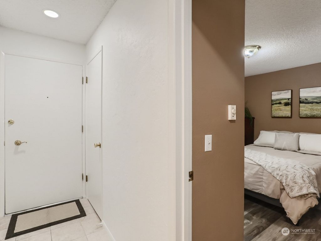 Photo of 425 45th Street SW #203, Everett, WA 98203 (MLS # 2024872)