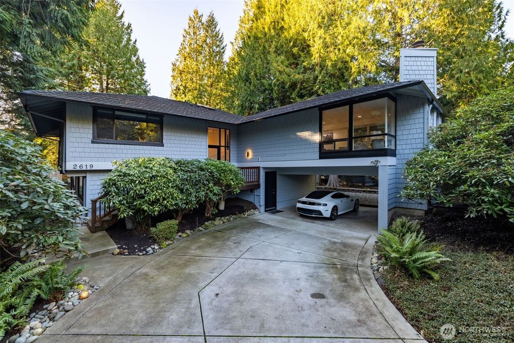 Photo of 2619 Sahalee Drive W, Sammamish, WA 98074 (MLS # 2478796)