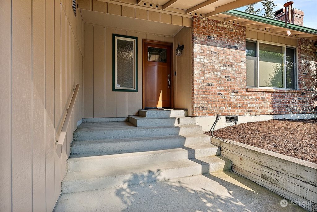 Photo of 1906 19th Avenue Ct, Milton, WA 98354 (MLS # 2276467)