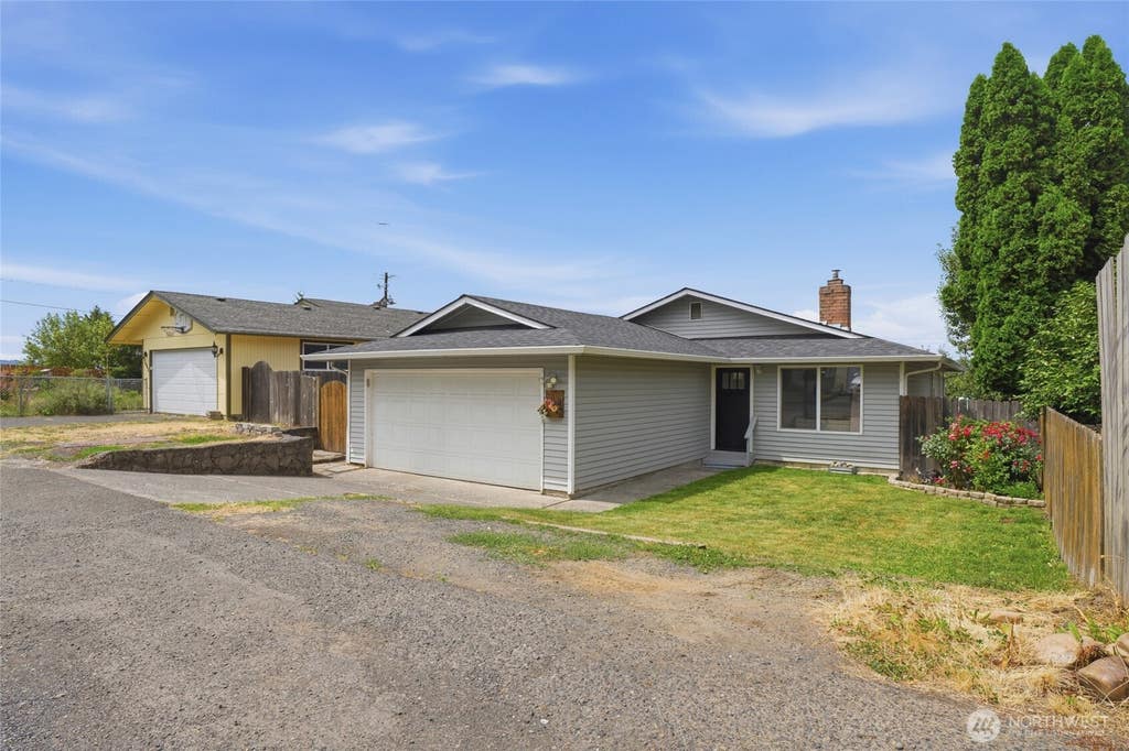 Photo of 3604 W Rose St ST, Vancouver, WA 98660 (MLS # 2556905)