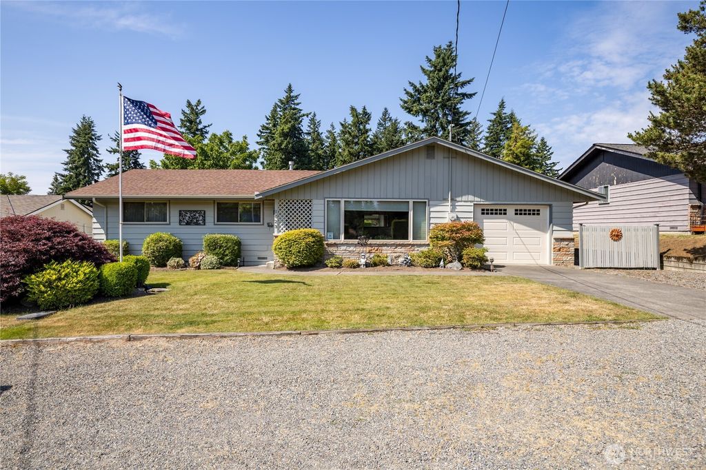 Photo of 1023 E Maple Street, Kent, WA 98030 (MLS # 2394289)