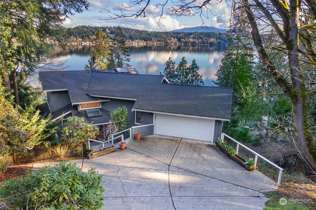Photo of 1818 West Lake Sammamish Parkway NE, Bellevue, WA 98008 (MLS # 2201600)