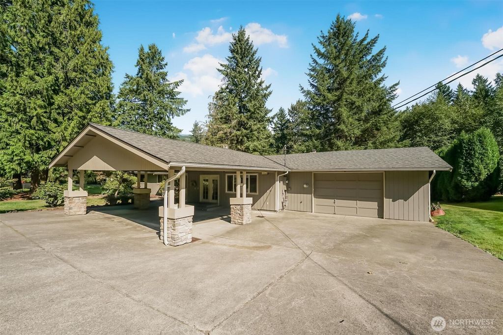 Photo of 13312 230th Avenue SE, Issaquah, WA 98027 (MLS # 2433512)