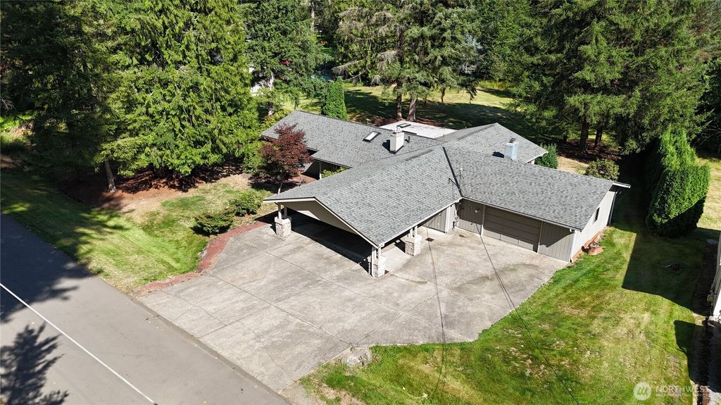 Photo of 13312 230th Avenue SE, Issaquah, WA 98027 (MLS # 2433512)