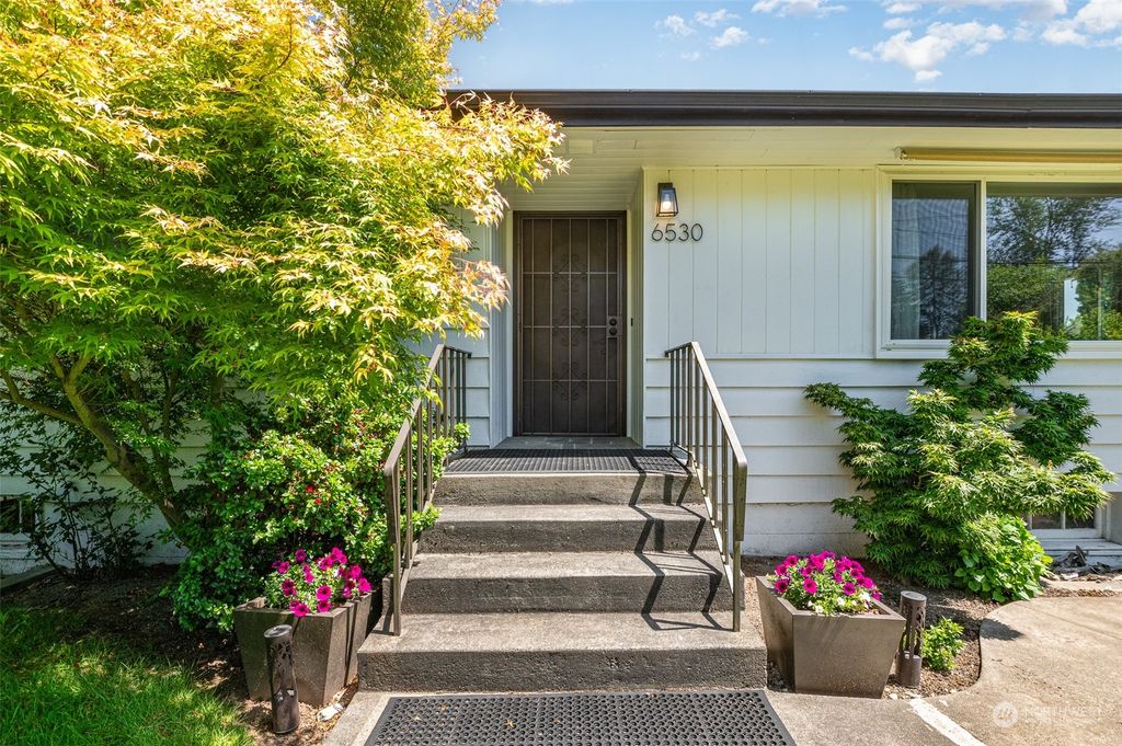Photo of 6530 18th Avenue SW, Seattle, WA 98106 (MLS # 2250265)