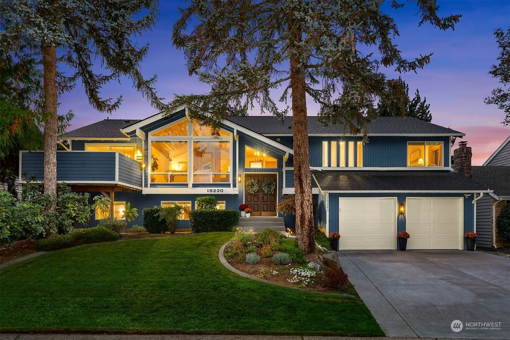 Photo of 19220 SE 44th Way, Issaquah, WA 98027 (MLS # 2303353)