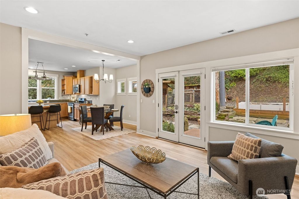 Photo of 4618 S 140th Street, Tukwila, WA 98168 (MLS # 2491657)