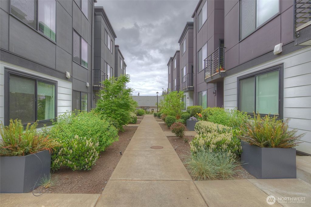 Photo of 18723 76th Avenue W, Lynnwood, WA 98037 (MLS # 2519109)